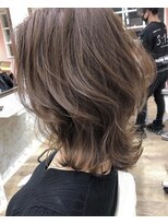 アールイー(Re) くびれミディアムヘア