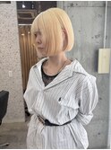ブロンドボブ/ハイトーン/金髪/切りっぱなしボブ/ケアブリーチ