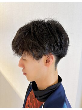 アム(amu) 大きめカールのシャドウパーマ