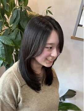 ルーチェ(Lu-che) ミディアムストレート/ミディアムレイヤー