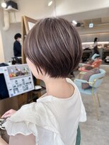 ミーク(meak) 後頭部に丸み ハイライトショートボブ