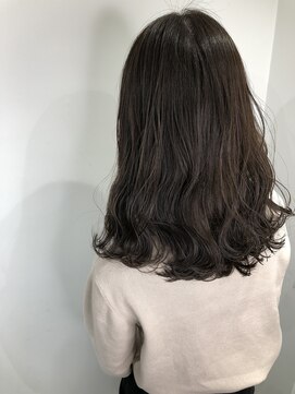 ネイヴィル(navile) 7トーンオリーブベージュ×波巻きミディ