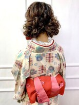 ヘアセットアップス(UP's) ☆レトロ調な可愛い着物に合わせた『下めのツインお団子(^○^)』