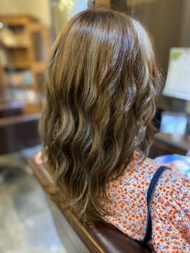 ダッチェス(DUCHESS) 巻いて可愛いハイライトカラー