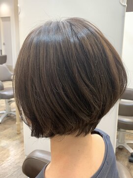 アルターリール(aL ter Rire) 小顔にみえる前下がりショート/福原遼華