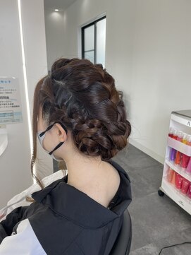 ブルージュ ヘアー(Brugge hair) 編み込みアップスタイル