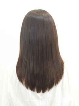 丁寧なカウンセリングで髪のダメージ状態を見極め、最適なケアを提案＊髪質改善トリートメントで美髪に導く