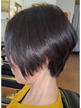 【ブログ投函日2025/12/4】シャープなショートボブ♪