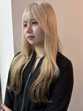 ホワイトミルクティー × brown ／ ブリーチ2回／デザインカラー