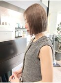 切りっぱなしボブ/ミルクティーベージュ/ブリーチカラー