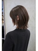 大人の余裕を纏う、軽やかレイヤーミディ