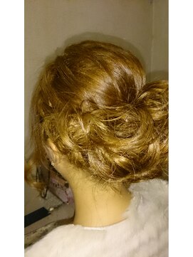 ヘアーアンドメイク アール(hair&make R) ふんわりガーリーアップ