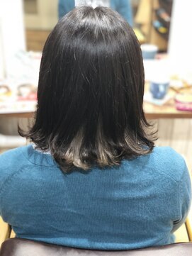 ココアクア(CoCo AquA) シルバーベージュのインナーカラー