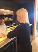 ホワイトブロンド ボブ
