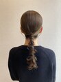 ムエベ(MUEBE)&nbsp;お呼ばれヘアで人気のローポニースタイル♪
