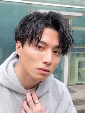 フィフス 栄(fifth) センターパートツイストスパイラルパーマツーブロックメンズヘア