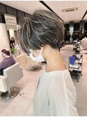 地毛残し黒髪ハイライトベージュハンサムショート刈り上げ