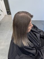 エレ 博多(ere)&nbsp;ミルクティーベージュレイヤーカット白髪ぼかし博多