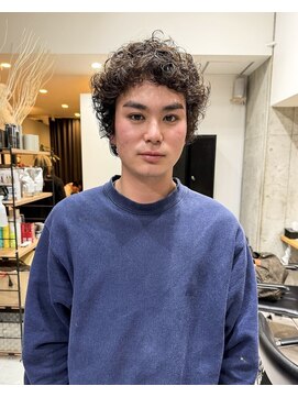 ディーエックス スリー(Dxxxx III) メンズカット メンズパーマ くるくるパーマ 外国人風パーマ