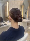 20代30代結婚式お呼ばれヘアタイトシニヨンスタイル金箔