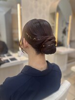 フレア(FLAiR) 20代30代結婚式お呼ばれヘアタイトシニヨンスタイル金箔