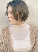 エアリーミディ　ショートパーマ　黒髪　ホワイトアッシュ