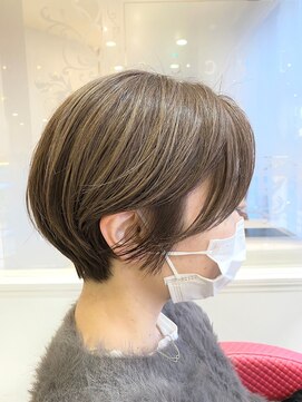 ラシェンテ リセ 西宮北口(La Sente Lycee) 10代20代30代40代小顔ショート耳掛けミニショートボブ