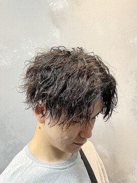 ワールドシップモトマチ(WORLD SHIP MOTOMACHI) センター分け　ツイストスパイラル