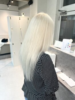 イロ(ilo.)の写真/カラー初心者の方にも◎思わず目を惹く艶カラー★ライフスタイルに合わせた提案で魅力を引き出します！