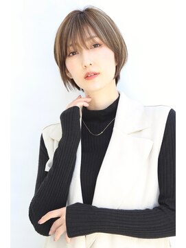 クロスオーバー(Cross Over) ハイライトで立体感ショート