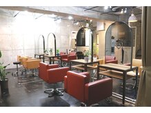 スタイリングスペースは横との距離が広々で過ごしやすい空間に♪