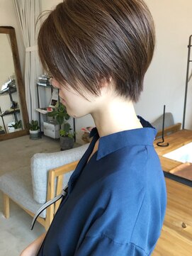 エイト(eito) 前下がりのショートスタイル