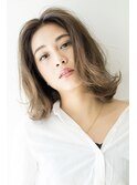 外国人風センターパートのニュアンスボブ