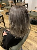 ホワイトグレー