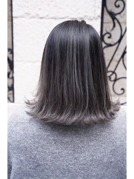 ティンク 天神(Tink) 地毛風/グレージュ/外ハネ/ボブ/ツヤ感