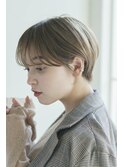 束感ショート×小顔立体カット×シルキーベージュ