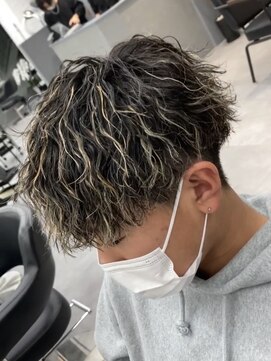 オーバルバイアピッシュ(OVARL by apish) ハイライトに艶ツイストパーマ