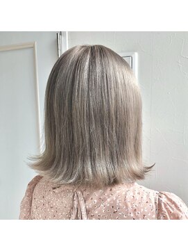 ティサ(Tisa) ハイトーンダブルカラー ペールシルバー