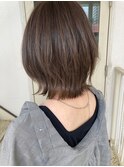 ひし形 くびレイヤー 小顔前髪外ハネ アッシュベージュ
