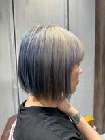 ロナロナ&nbsp;髪質改善ハイトーン　グラデーションカラー切りっぱなしボブ