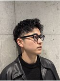 ラフな質感の無造作パーマ×スパイキーショートスタイル