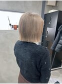 切りっぱなしボブ×ホワイトミルクティーベージュ×20代♪