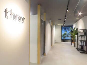 スリー(three)の写真/“シンプルでスタイリッシュ”居心地の良さを追求した空間で、あなたの魅力を惹き出すサロンtimeをお届け。