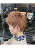 20代30代40代流行ツーブロックスーツメンズショート
