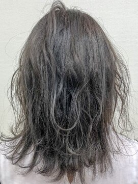 クアトロ グランシュ 川崎店(QUATRO × GranCieux) 透明感のあるグレーアッシュ