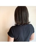 透け感のある外ハネボブにアッシュグレー
