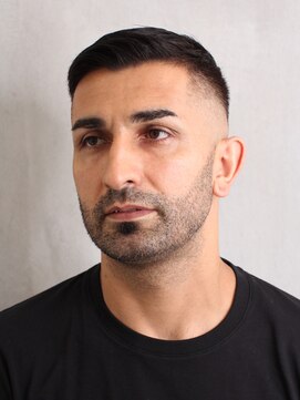 アンダーバーホワイトモデ 河内長野(_WHITE mode) スキンフェードカット