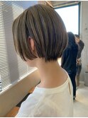 オリーブベージュ、ブリーチオンカラー、ショートボブ、イルミナ