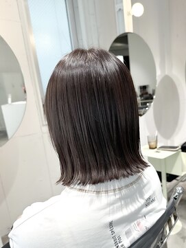 ストレータ バイ マリオ(Strata by mario) 〈宮本〉透明感ラテグレージュ×切りっぱなしロブ