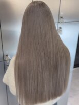 ベガ(VEGA) ロング ケアブリーチ ミルクティーベージュ 顔まわり 10代